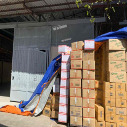Dạ em có Kho 200m2 và 300m2 xe Tải vào đến nơi,có điện 3 Pha