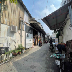 Dạ em có Kho 200m2 và 300m2 xe Tải vào đến nơi,có điện 3 Pha