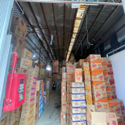 Dạ em có Kho 200m2 và 300m2 xe Tải vào đến nơi,có điện 3 Pha