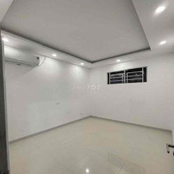 Cho thuê ccmn 2n1k Võng Thị 100m ra Hồ Tây, căn hộ thoáng đẹp mới