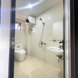 Cho thuê ccmn 2n1k Võng Thị 100m ra Hồ Tây, căn hộ thoáng đẹp mới
