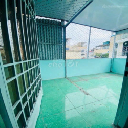 Cho thuê nhà 2 tầng căn góc hẻm 150 Lý Chính Thắng Q3 chỉ 9tr