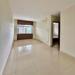 Shop Ngay mặt tiền cổng chính chung cư Dreamhome. Giá thuê 12 triệu.