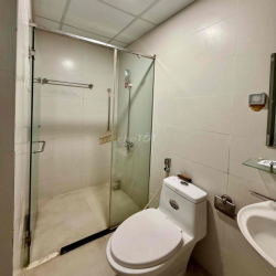 Shop Ngay mặt tiền cổng chính chung cư Dreamhome. Giá thuê 12 triệu.