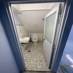 Share nguyên 1 tầng trong nhà nguyên căn 3 tầng