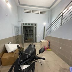 Share nguyên 1 tầng trong nhà nguyên căn 3 tầng