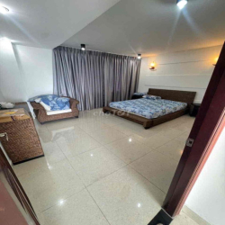 Cho thuê Toà Nhà 4 Tầng MT Phan văn hớn 8x30 6 phòng sân đậu 5 Oto