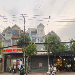 Cho thuê Toà Nhà 4 Tầng MT Phan văn hớn 8x30 6 phòng sân đậu 5 Oto