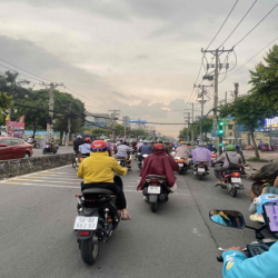 Cho thuê Toà Nhà 4 Tầng MT Phan văn hớn 8x30 6 phòng sân đậu 5 Oto
