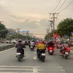 Cho thuê Toà Nhà 4 Tầng MT Phan văn hớn 8x30 6 phòng sân đậu 5 Oto