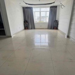 Cho thuê Toà Nhà 4 Tầng MT Phan văn hớn 8x30 6 phòng sân đậu 5 Oto