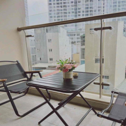 Masteri Millennium studio có ban công đầy đủ nội thất