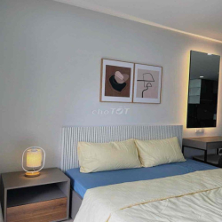 Masteri Millennium studio có ban công đầy đủ nội thất