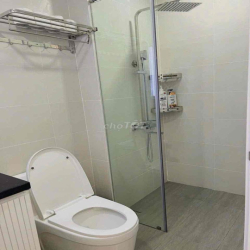 Masteri Millennium studio có ban công đầy đủ nội thất