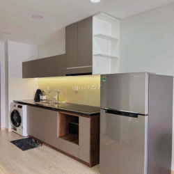 Masteri Millennium studio có ban công đầy đủ nội thất