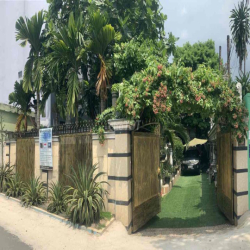 cho thuê nhà sân vườn. Vừa ở vừa kd cơ sở