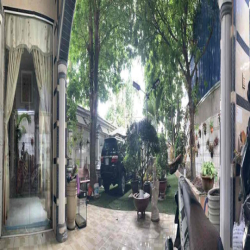 cho thuê nhà sân vườn. Vừa ở vừa kd cơ sở