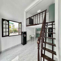 cho thuê DUPLEX Ban Công trần cao 2m - 45m2 - Quận 3