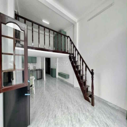 cho thuê DUPLEX Ban Công trần cao 2m - 45m2 - Quận 3