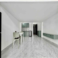 cho thuê DUPLEX Ban Công trần cao 2m - 45m2 - Quận 3