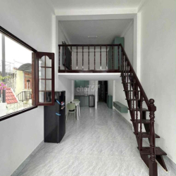 cho thuê DUPLEX Ban Công trần cao 2m - 45m2 - Quận 3