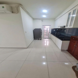 Cần cho thuê căn trống 2pn 2wc 74m2 có Máy Lạnh + Bếp