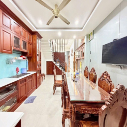 Cần cho thuê nhà HXH 258/4A Võ Văn Tần P.5 Quận 3