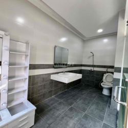 Cho Thuê Nhà DT 6x14m Sân Rộng 1Trệt 2Lầu 4Pn 5Wc Ngay Picity TX 13