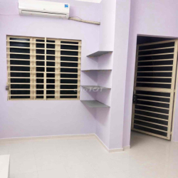 Cho thuê nhà nguyên căn 2 tầng hxh, có ban công & sân để xe