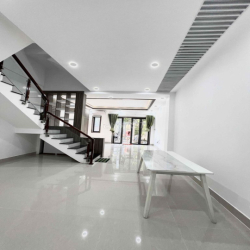 Cho Thuê Nhà DT 6x14m Sân Rộng 1Trệt 2Lầu 4Pn 5Wc Ngay Picity TX 13