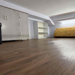 Nhượng lại phòng đang trống sẵn, đầy đủ nội thất, có gác, ban công