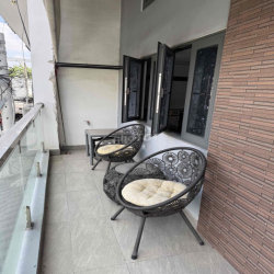 Nhượng lại phòng đang trống sẵn, đầy đủ nội thất, có gác, ban công