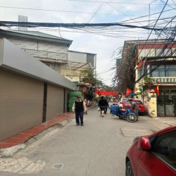 Căn hộ tập thể tầng 1 phố Mai Động