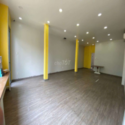 Văn phòng giờ tự do 24/7 120m2 giá 19 triệu/tháng mặt tiền Trường Sơn