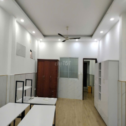 VĂN PHÒNG , LẦU 1  GIÁ TỐT