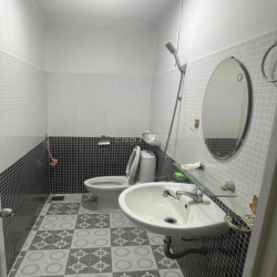 căn goc 2 mặt tiền hẻm 115 phạm hữu lầu 3PN3WC