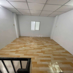 Nhà nguyên căn Quang Trung 4x6m đúc lững