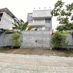 Cho thuê nhà 2 mặt tiền 8 x 36-4 tầng-70tr-khu Tân Hoá, Hoà Bình TPhú