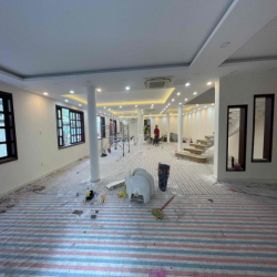 CHO THUÊ VILLA CỰC PHẨM GÓC 3 MẶT TIỀN NGUYỄN VĂN TRỖI