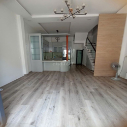 CHO THUÊ NHÀ VP . Q11 . 680M . 4 LẦU . GIÁ 100TR 