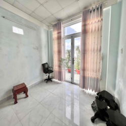 CHO THUÊ NHÀ KINH DOANH 4 TẦNG MẶT ĐƯỜNG CHÍNH GẦN KHU PHỐ DU LỊCH GIÁ