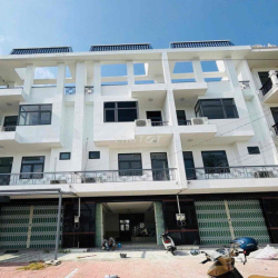 Nhà mới 3 lầu 4pn 4 máy lạnh KdC 586