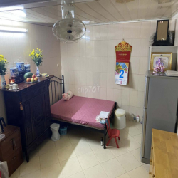 Nhà đầu phố Lê Duẩn, đầy đủ nội thất, cửa nhà để đc 1-2 xe máy