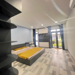 Nhà 1 trệt 2 lầu 5p ngủ bình chuẩn thuận an bình dương