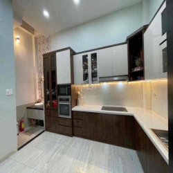 cho thuê nhà 1/ đường số 20 p5 ( 4x15) 2 lầu , 4pn , 5wc  ở liền