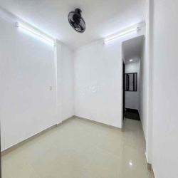 cho thuê nguyên căn ngay ngã tư Phú Nhuận