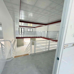 Nhà trệt lửng mới 99% KDC Hồng Loan