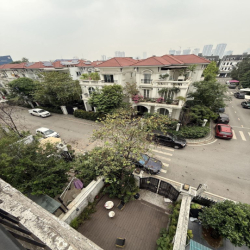 Nhà mình còn các tầng 2-3-4 cho thuê. Vừa làm vừa ở giá từ 12 triệu