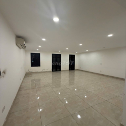 Nhà mình còn các tầng 2-3-4 cho thuê. Vừa làm vừa ở giá từ 12 triệu