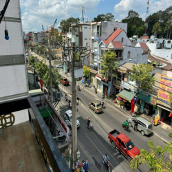 CHO THUÊ NHÀ 7 X 30, 3 LẦU MẶT TIỀN CMT8 NGAY NGÃ 6 TDM